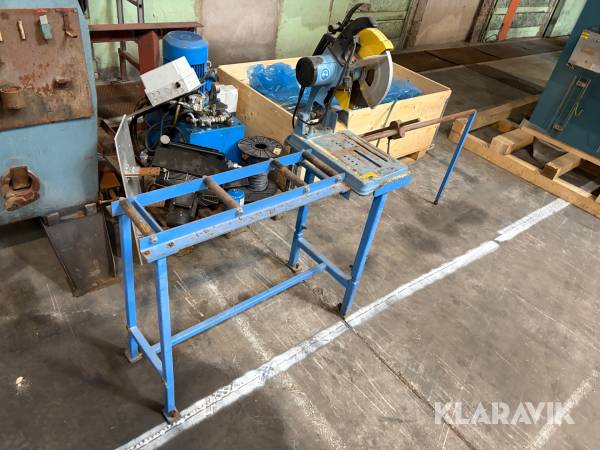 Metallkap med bord Jepson