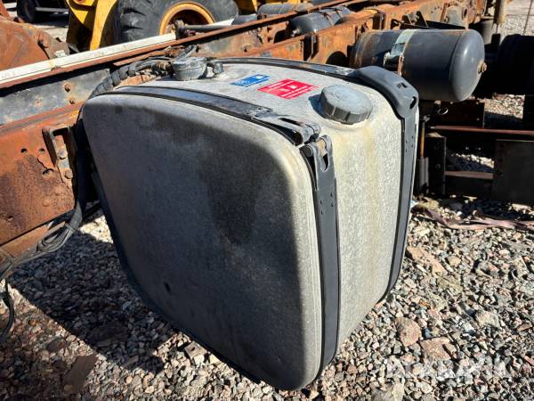 Dieseltank till Scania 200L med konsoller & armatur