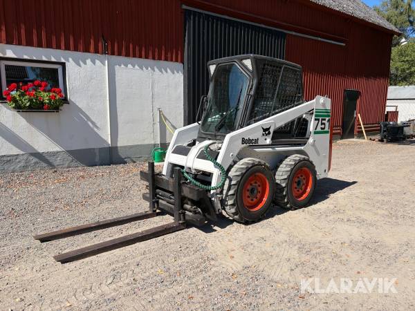 Kompaktlastare Bobcat 751 med 4 redskap