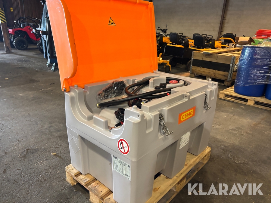 Pickup-Tank Cemo 430Liter med pump och handtag