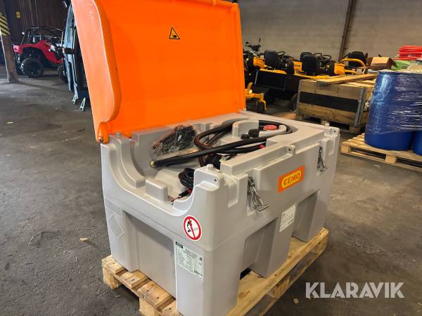 Pickup-Tank Cemo 430Liter med pump och handtag