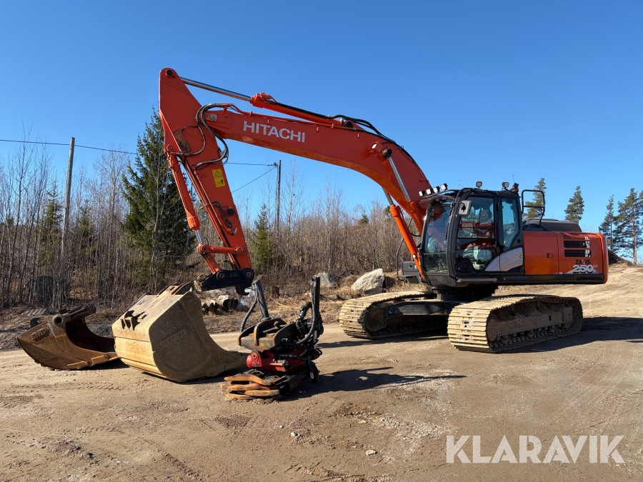 Grävmaskin Hitachi ZX250LC-6 med redskap