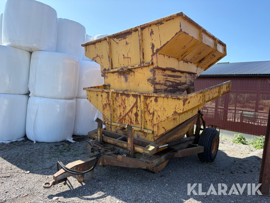 Tippvagn Överum med två burkar