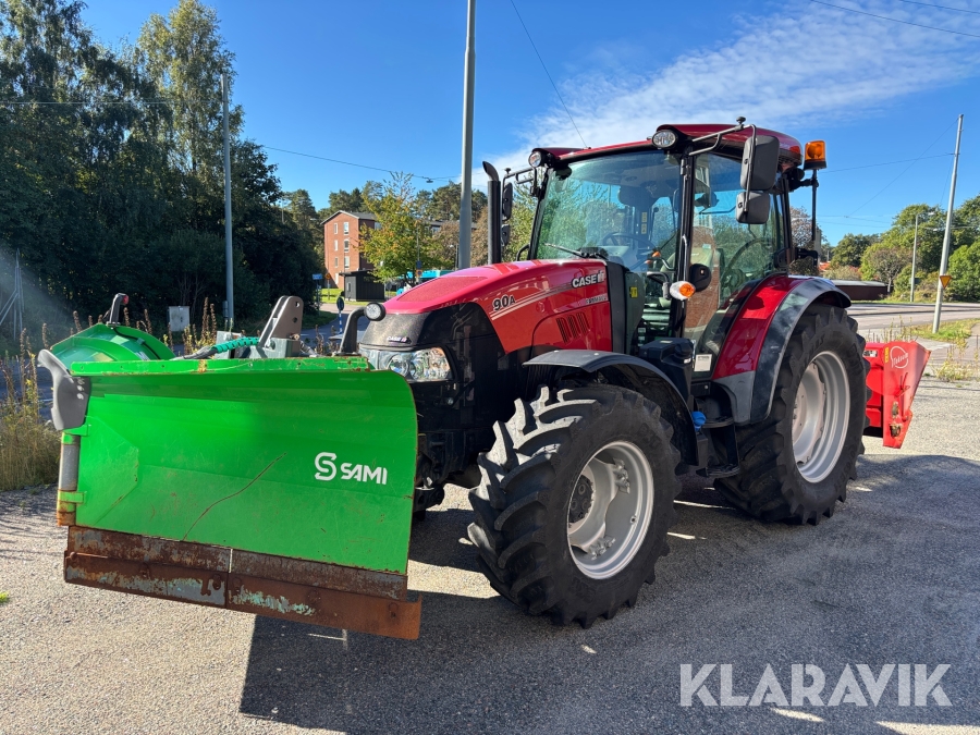 Traktor Case IH Farmall 90A med vikplog och sandspridare