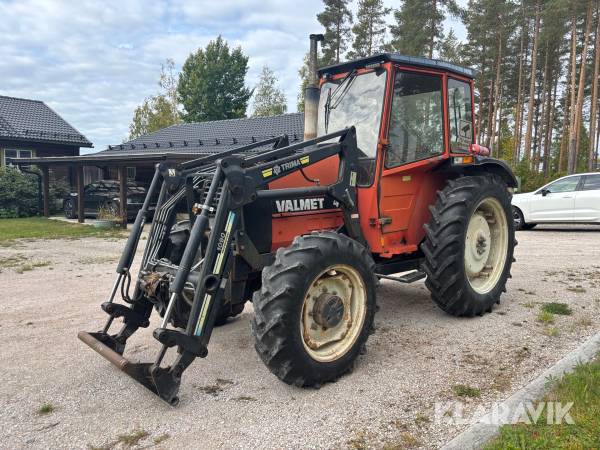 Traktor Valmet 405 med frontlastare