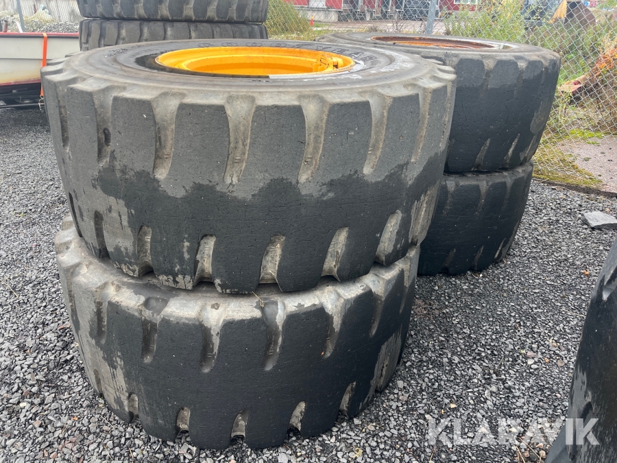 Kompletta däck med fälg Good Year 23.5R25 4 st