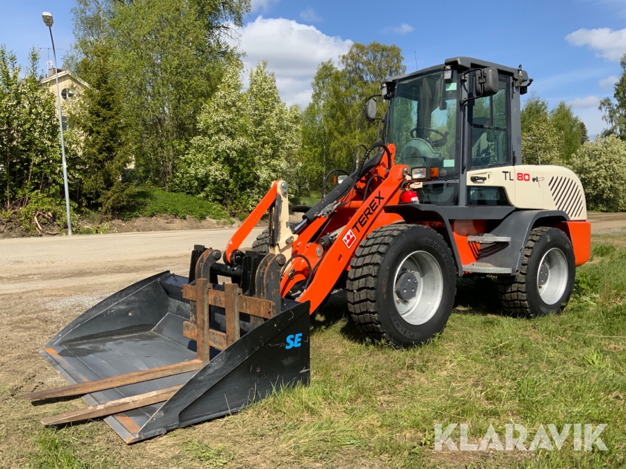 Hjullastare Terex TL80 med flera redskap