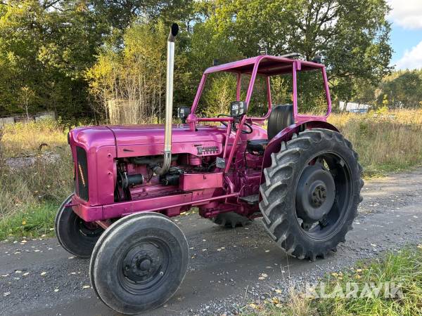 Traktor Fordson Major rosa med Strands belysning