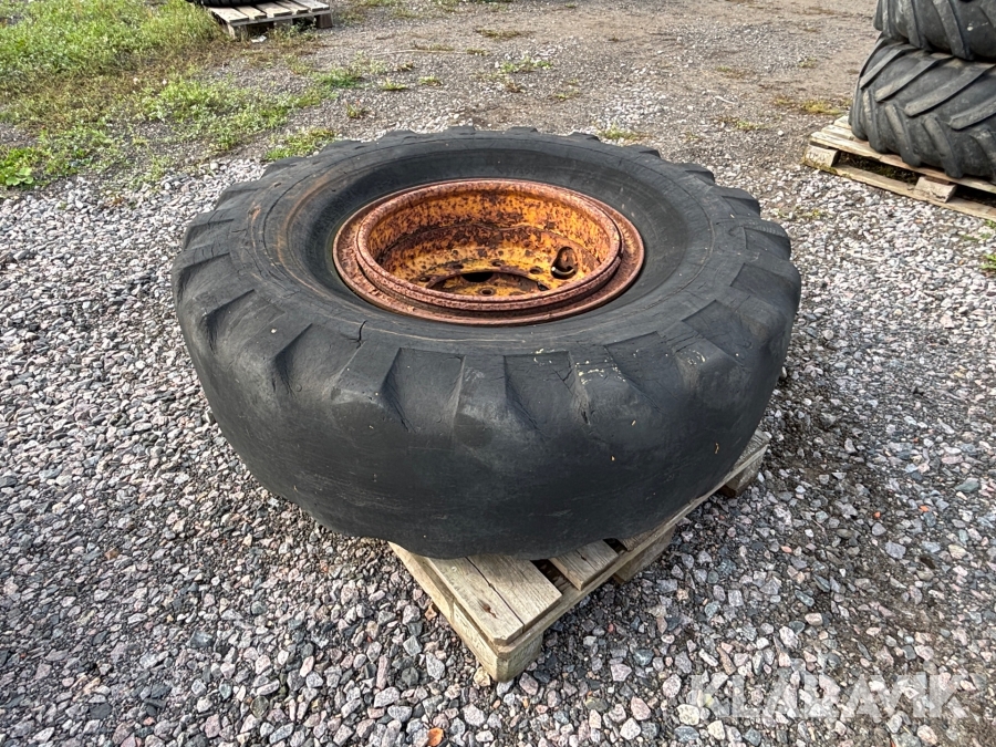 Entreprenaddäck med fälg Goodyear 16.00-24