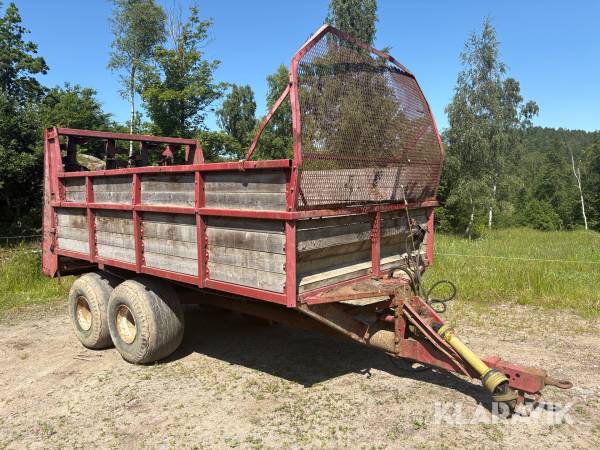 Lantbruksvagn med spridare JF 9000