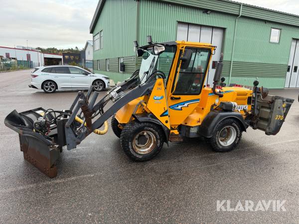 Redskapsbärare Wille 355B med vikplog & spridare
