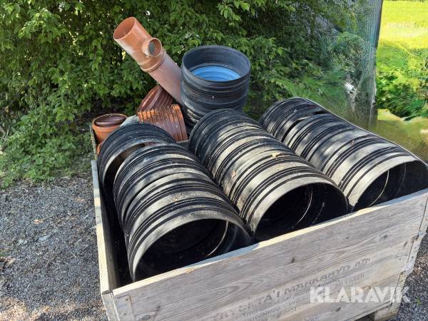 Muffar och plastdetaljer