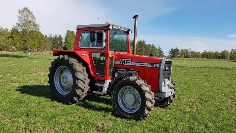 Traktor Massey Ferguson 590 4 WD