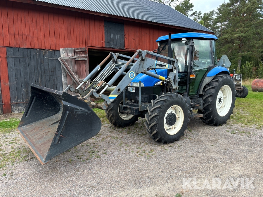Traktor New Holland TD80D med skopa och kedjor