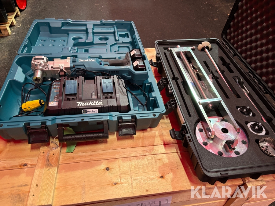 Vinkelborrmaskin LXT Makita DDA460 med verktyg
