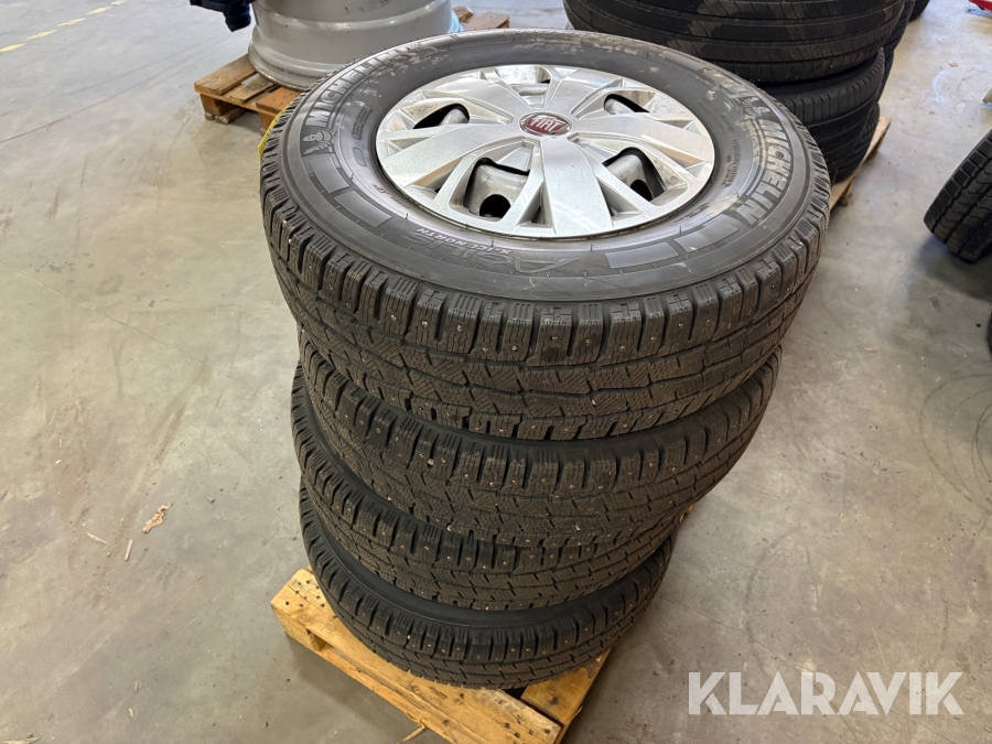 Dubbdäck till husbil Michelin 225/75R16C med fälg