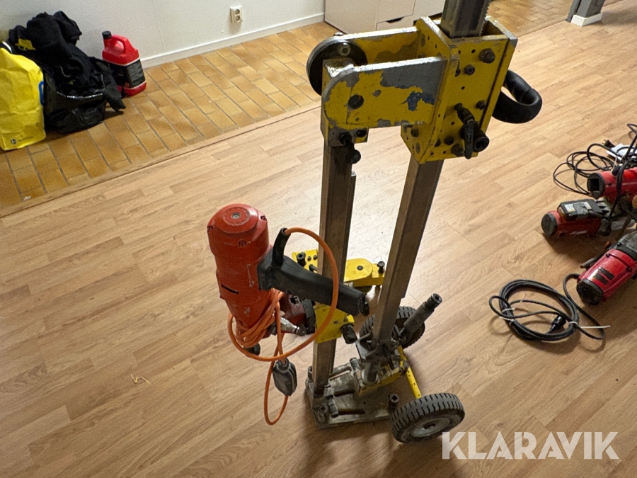 Kärnborrstativ med motor och tillbehör