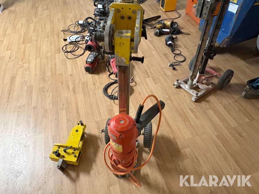 Kärnborrstativ med motor och tillbehör