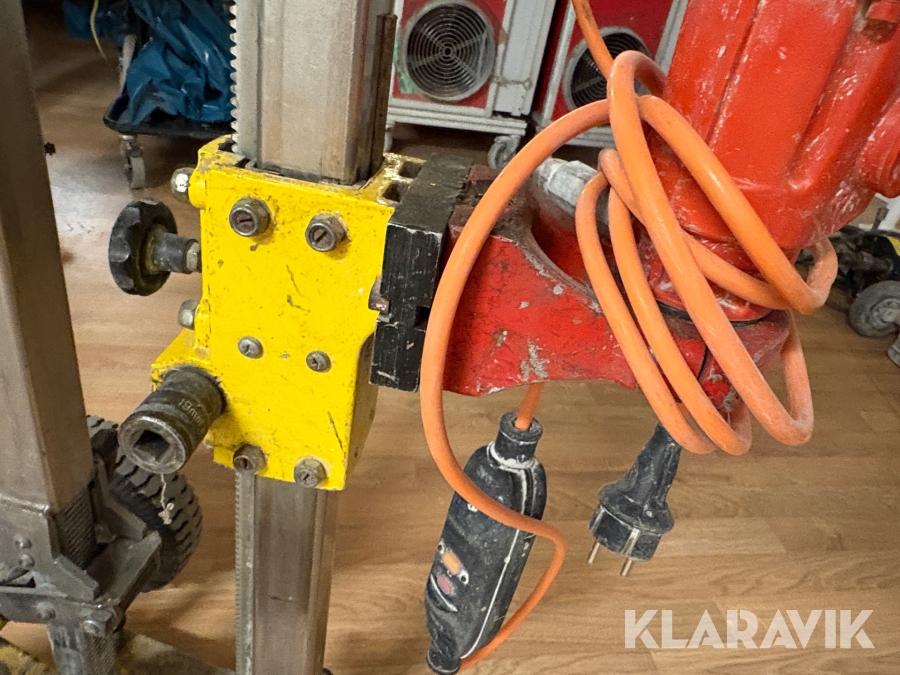 Kärnborrstativ med motor och tillbehör