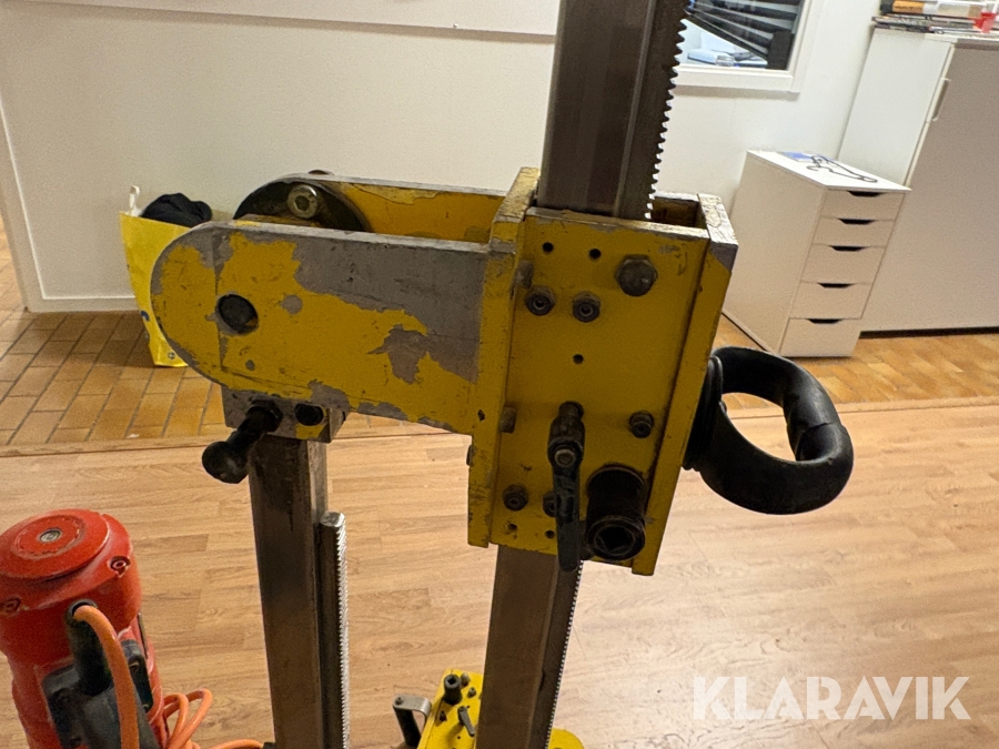 Kärnborrstativ med motor och tillbehör