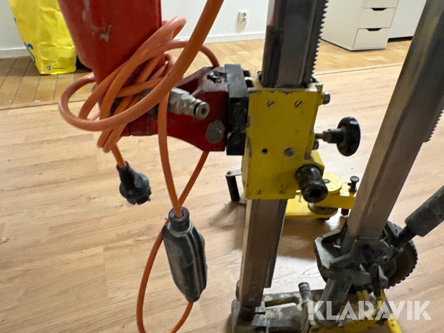 Kärnborrstativ med motor och tillbehör