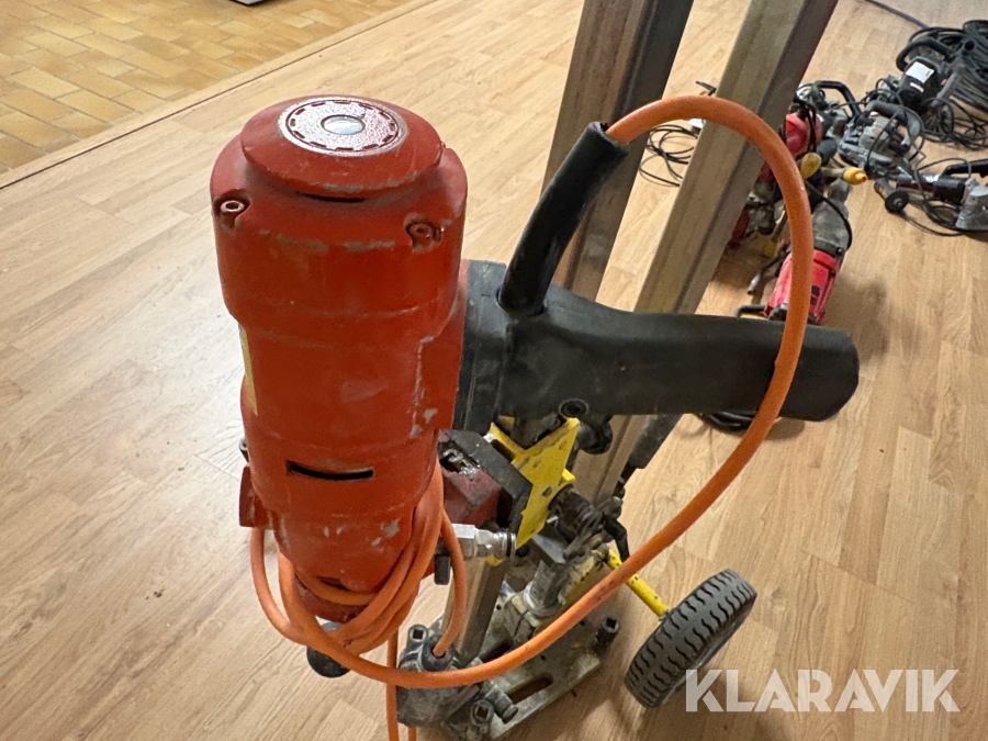 Kärnborrstativ med motor och tillbehör