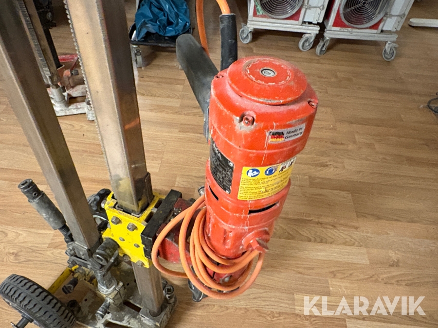 Kärnborrstativ med motor och tillbehör