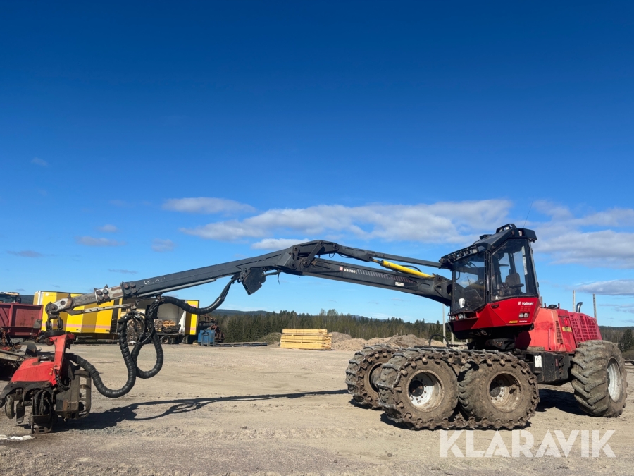 Skördare Valmet 911 med dubbelt utskjut