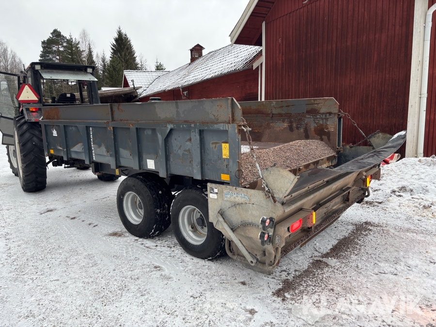 Tippvagn med Sandspridare Multicargo 9T Contrano