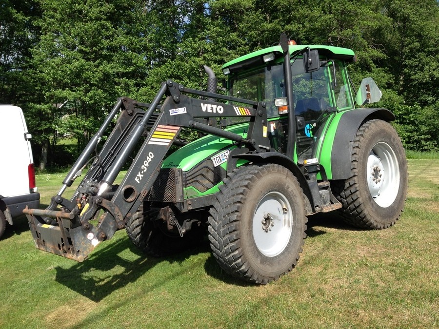 Traktor med frontlastare & Vikplog