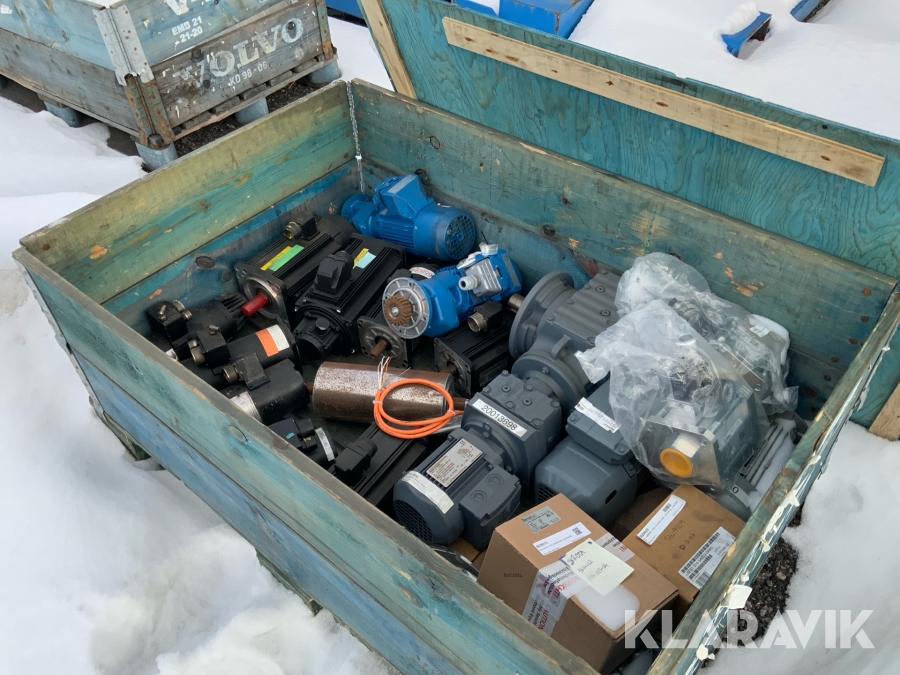 Diverse pumpar, motorer och borstar