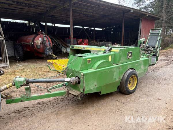 Småbalspress John Deere 349