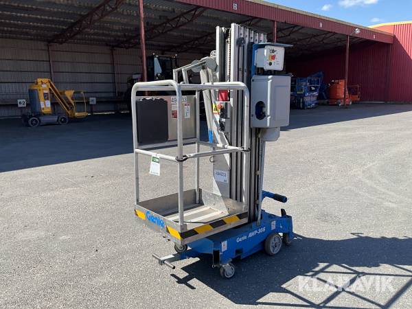 Arbetsplattform/ Pelarlift Genie AWP-30S
