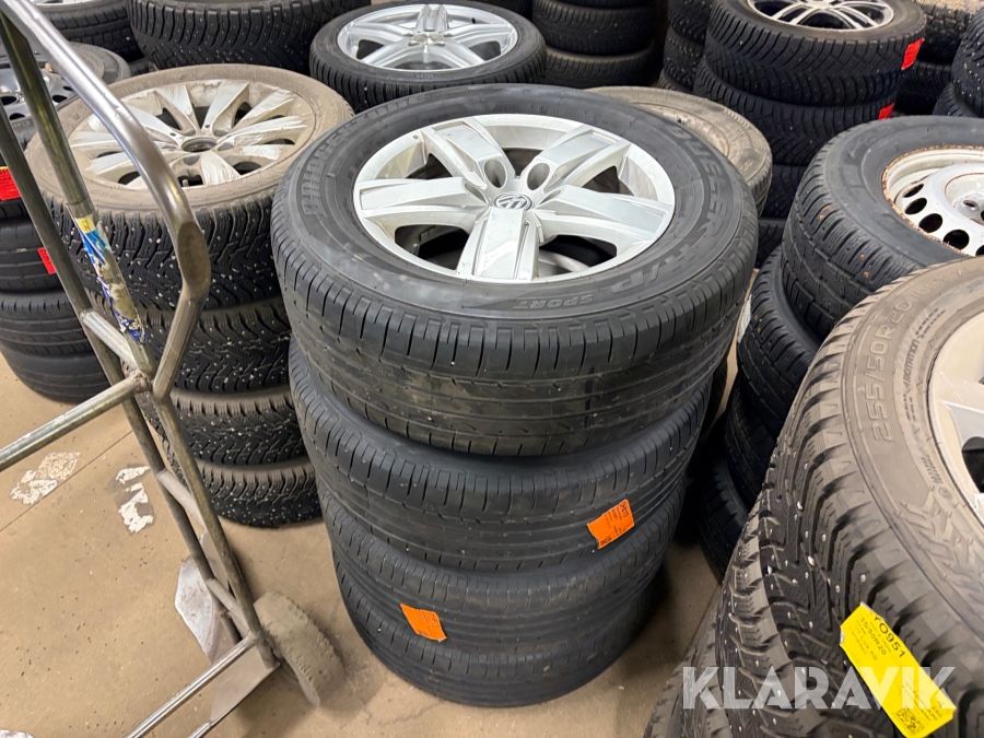 Däck & fälgar 245/65R17 4st