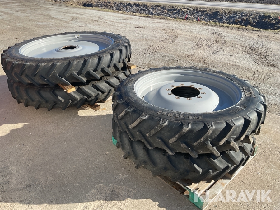 Radodlingsdäck BKT 270/95R38 och 300/95R52 med fälgar