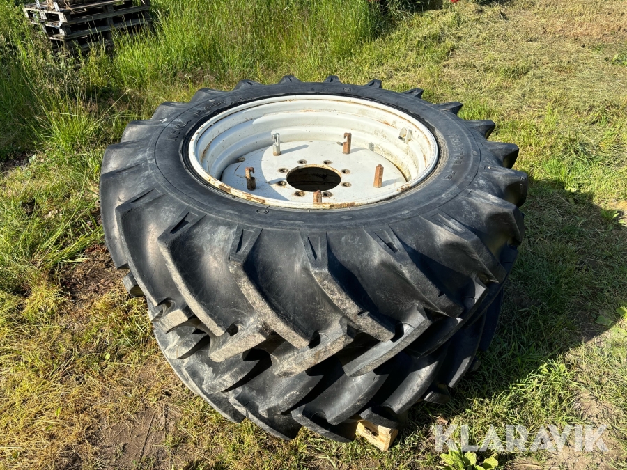 Traktordäck med fälg Nokian Tractor FS 18.4-34
