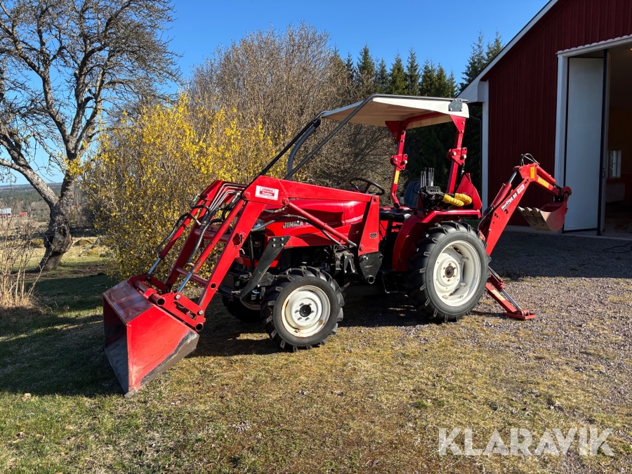 Traktor Jinma 254 med frontlastare och grävaggregat