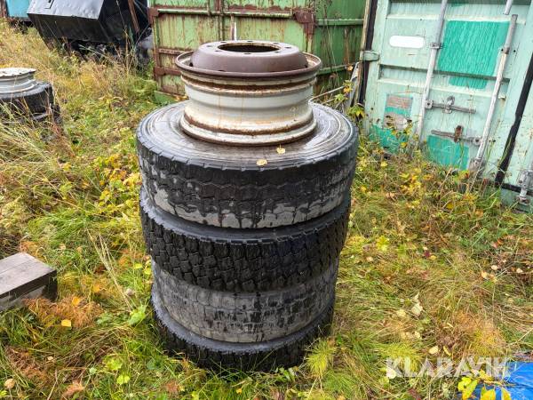 Däck med fälg Bridgestone 265/70R19.5 4st