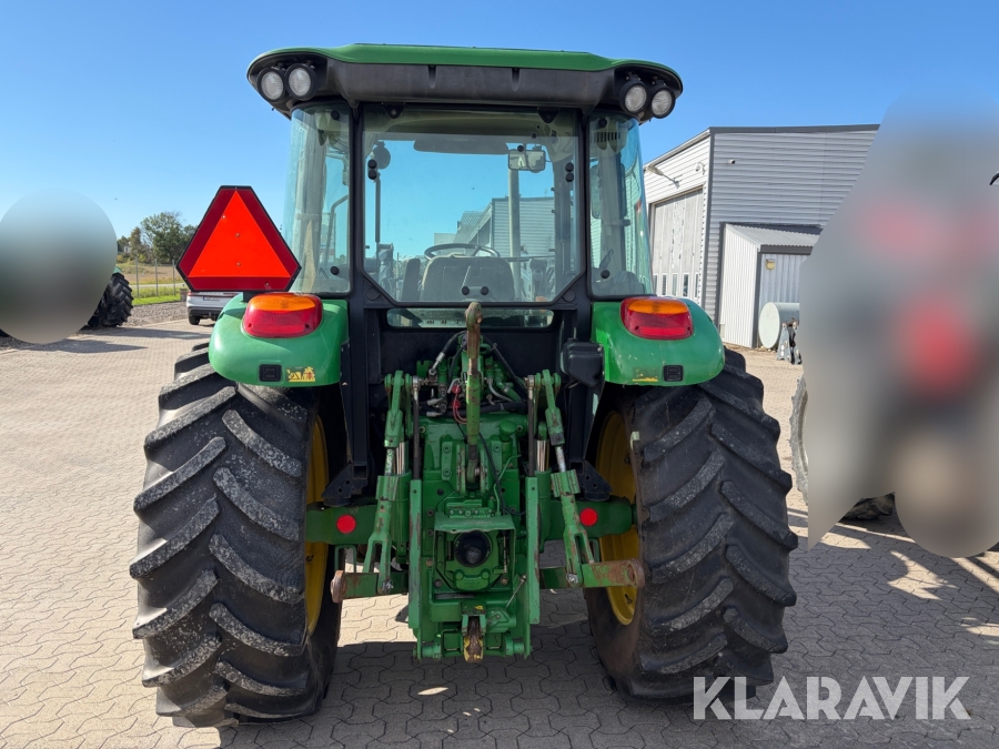 Traktor John Deere 5620