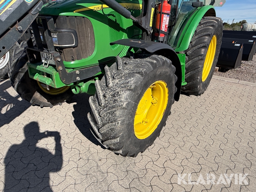 Traktor John Deere 5620