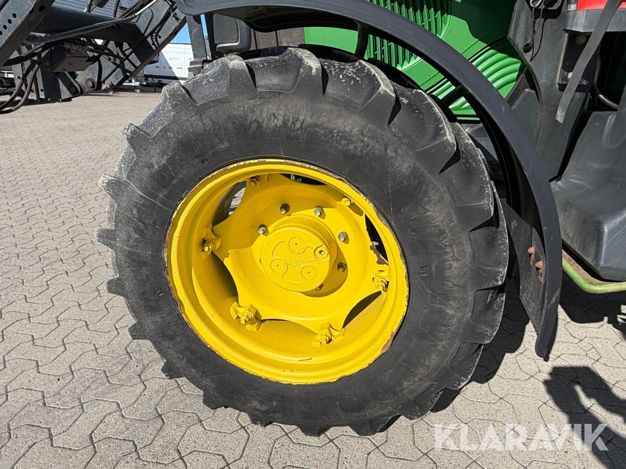 Traktor John Deere 5620