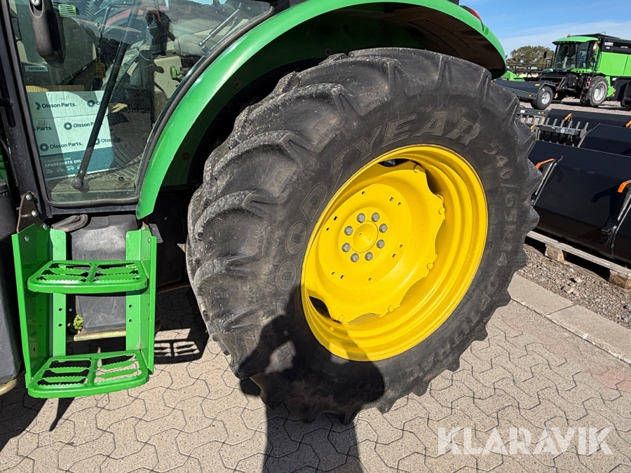 Traktor John Deere 5620