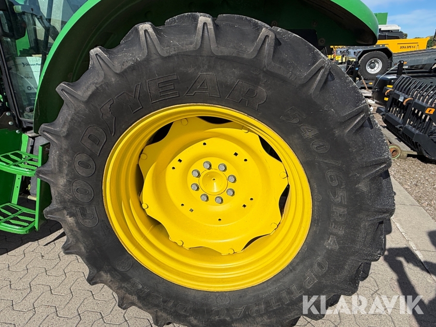 Traktor John Deere 5620