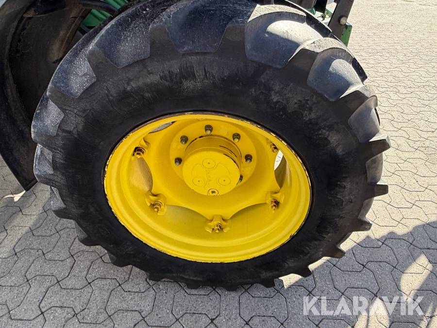 Traktor John Deere 5620