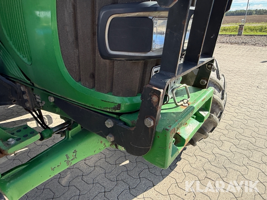 Traktor John Deere 5620