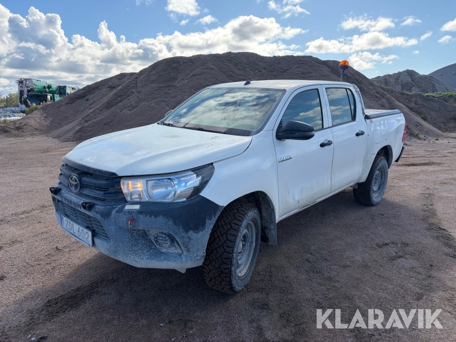 Pickup Toyota Hilux VIII 2.4 D 4WD