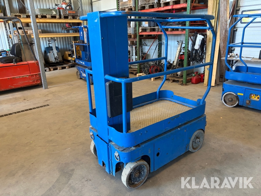 Pelarlift UpRight TM12 med arbetshöjd ca 6 m