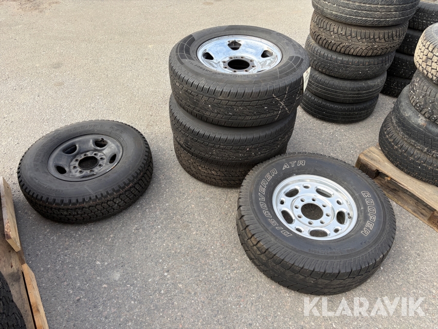 Däck med fälgar 5st