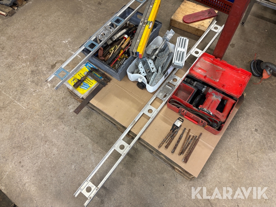 Handverktyg, vattenpass, beslag m.m. 1st pall