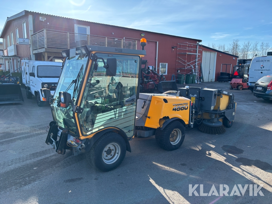 Redskapsbärare Belos Transpro 4560 med Sopmaskin